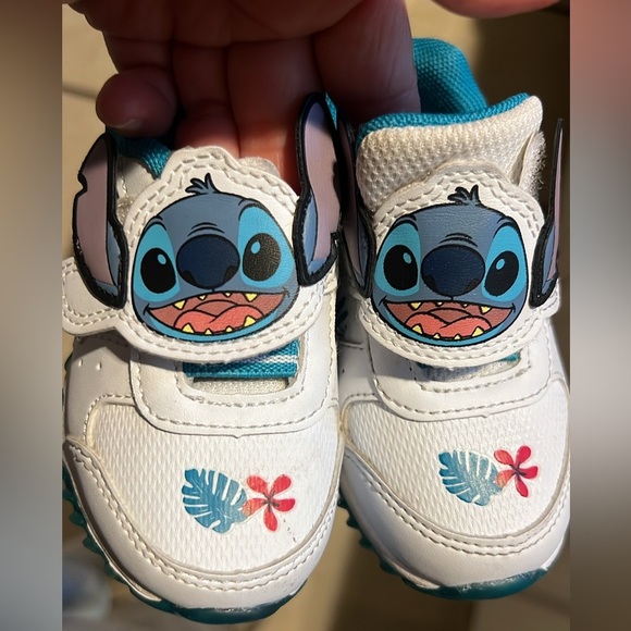 Disney Lilo and Stitch Lighted Athletic Sneaker (Toddler/Little Kid) size 6 - Picture 9 of 11